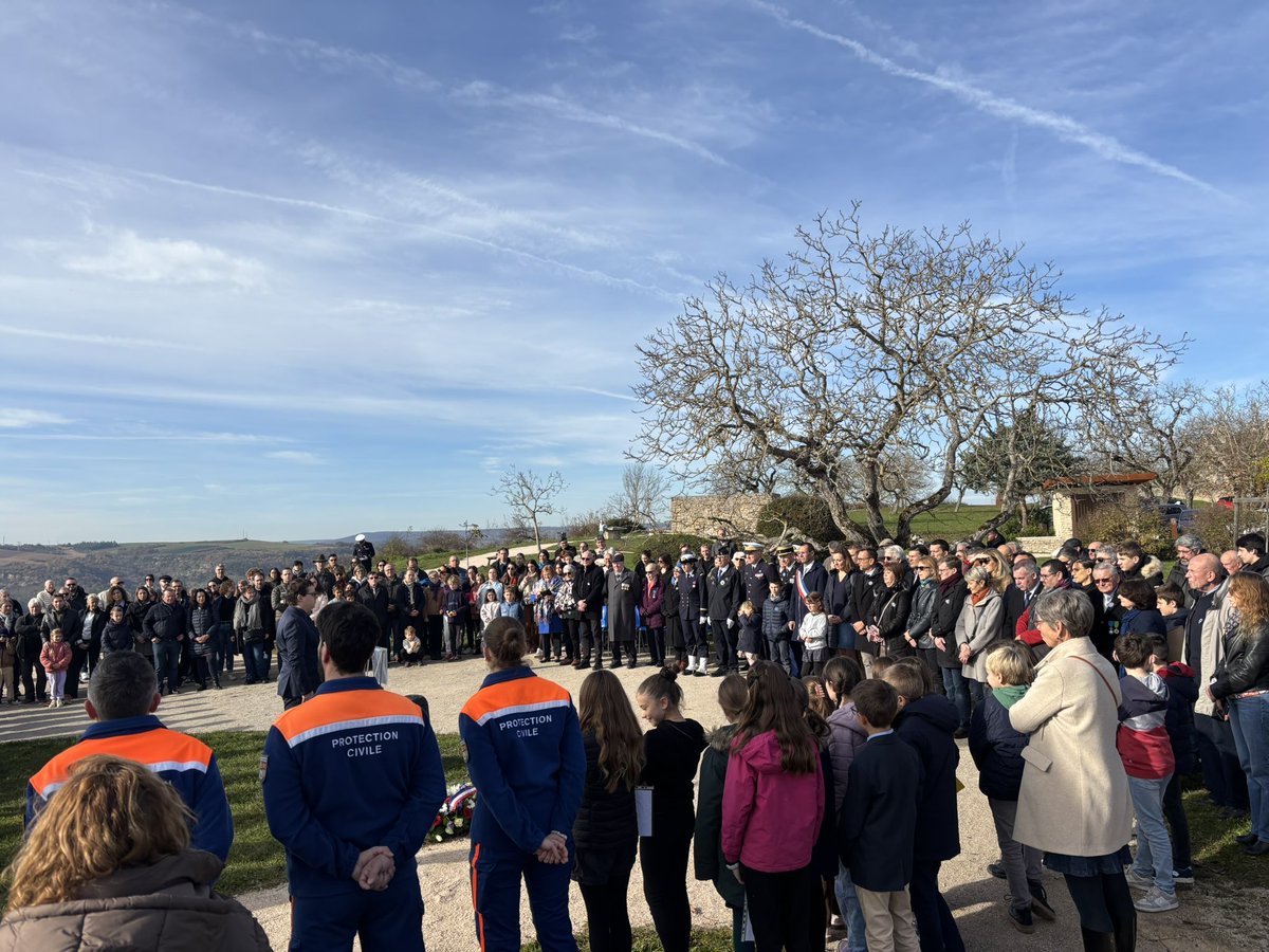 🇫🇷 Commémoration du 107ᵉ anniversaire de l’Armistice du 11 novembre 1918 ce matin à Talant🇫🇷

« Celui qui croyait au ciel, celui qui n’y croyait pas, et tous ceux qui moururent pour que la terre demeure. »