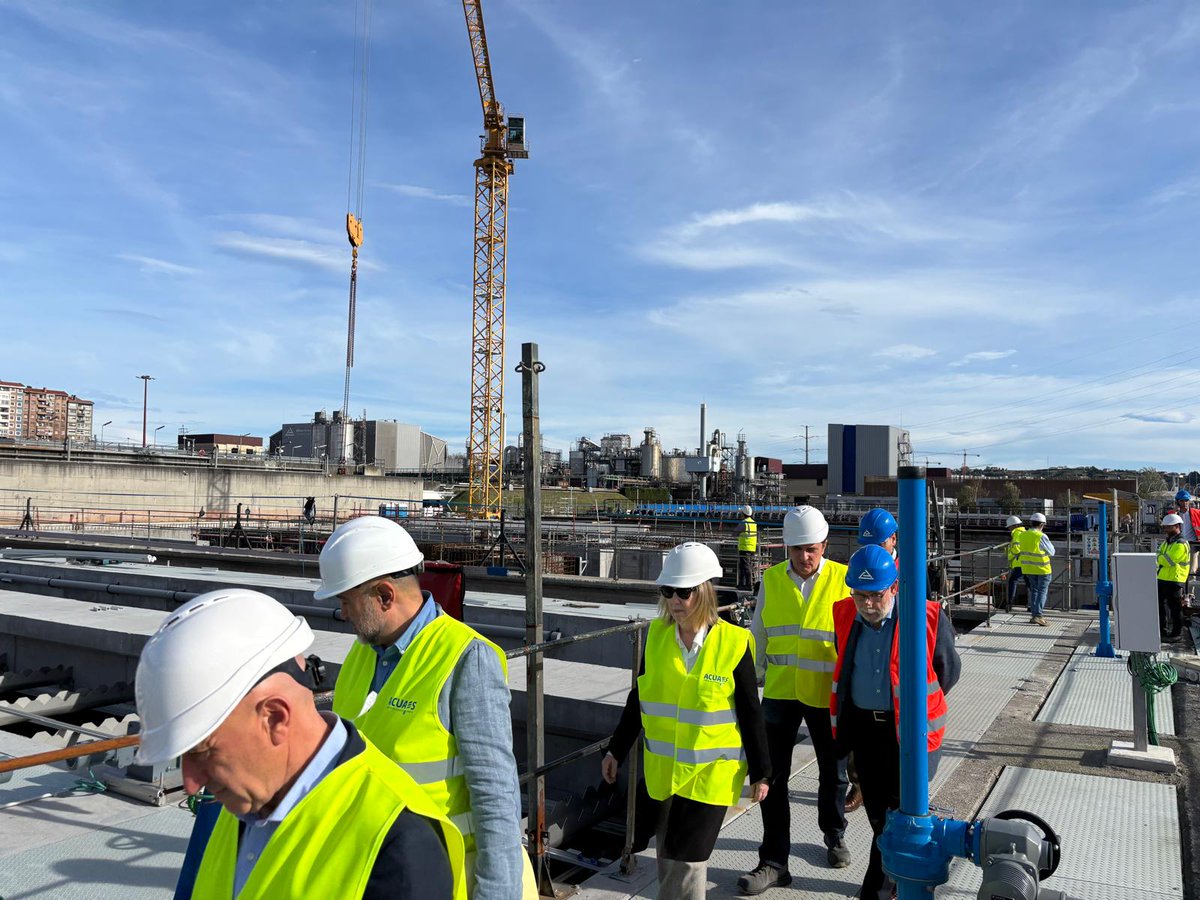 👏¡Avanzan las obras de modernización de la depuradora de Galindo que ejecuta ACUAES para mejorar la calidad de las aguas en la ría de Bilbao!

Hoy se ha celebrado, en la misma depuradora, la Comisión de seguimiento del convenio con la participación de la presidenta de @ACUAES y