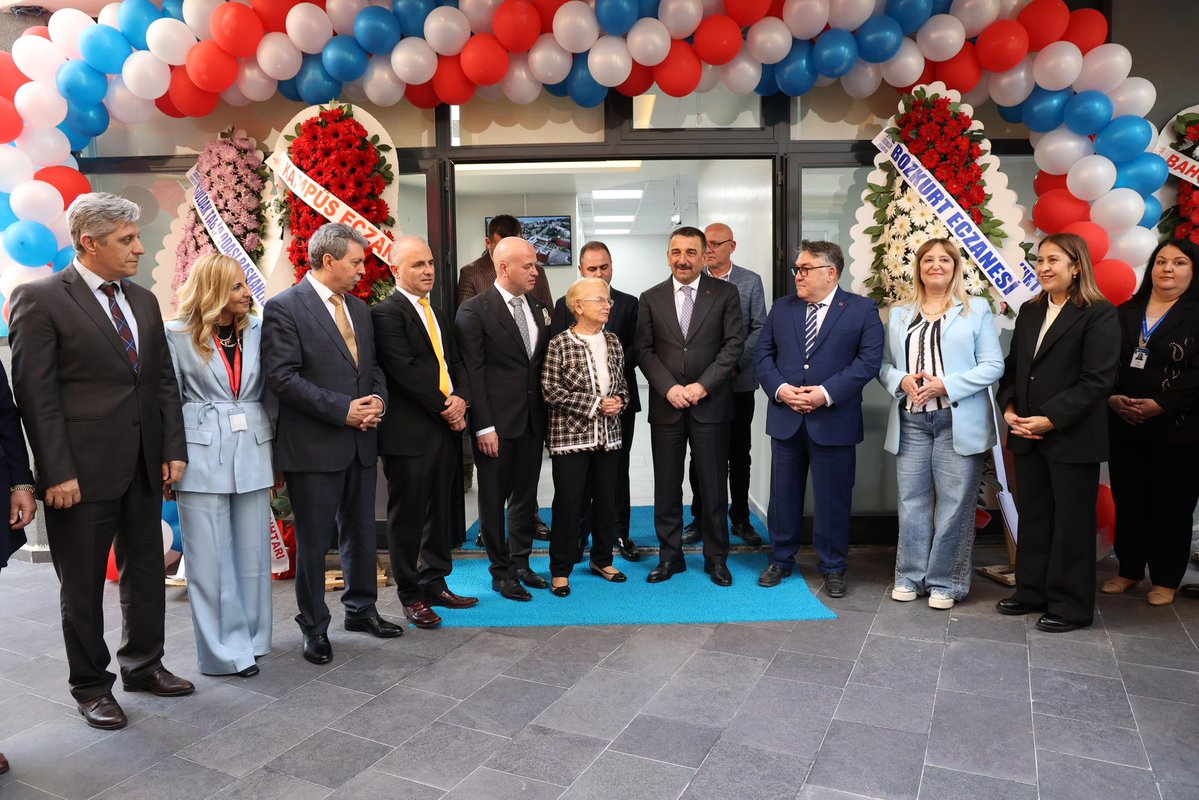 📍Esenköy I Kozlu 

Aile hekimliği asistanlarının klinik eğitimlerinin uygulamaya yönelik tamamlayıcı alanları olarak hizmet veren ve bölge halkının sağlık hizmetlerine de katkı sunmak amacıyla kurulan Eğitim Aile Sağlığı Merkezlerinden biri olan “Bülent Ecevit Üniversitesi