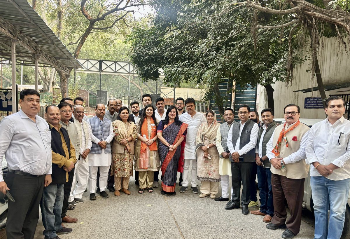 AnjumMandal's tweet photo. नेतृत्व का मार्गदर्शन, जनता का साथ,
अब ग्रेटर कैलाश करेगा भाजपा संग विकास की बात!

@RekhaGupta @Virend_Sachdeva @BansuriSwaraj @shikharaibjp @ravindr_BJP #mcddelhi #ViksitDelhi #ViksitGK @BJP4Delhi https://t.co/30mwrPlydf