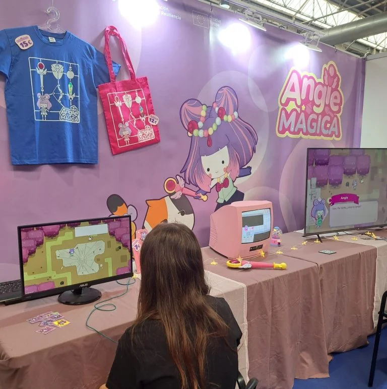 nnintendoaccion's tweet image. ¡Todavía no hemos terminado de hablaros de todos los juegos indie que pudimos probar en la @bcngamefest!

Esta vez, @Echo_Bastralle nos habla de Angie Magica, ¡un juego de magical girls de la mano de @MangoProtocol! 

¡Mirad qué cucada de stand! ⤵️