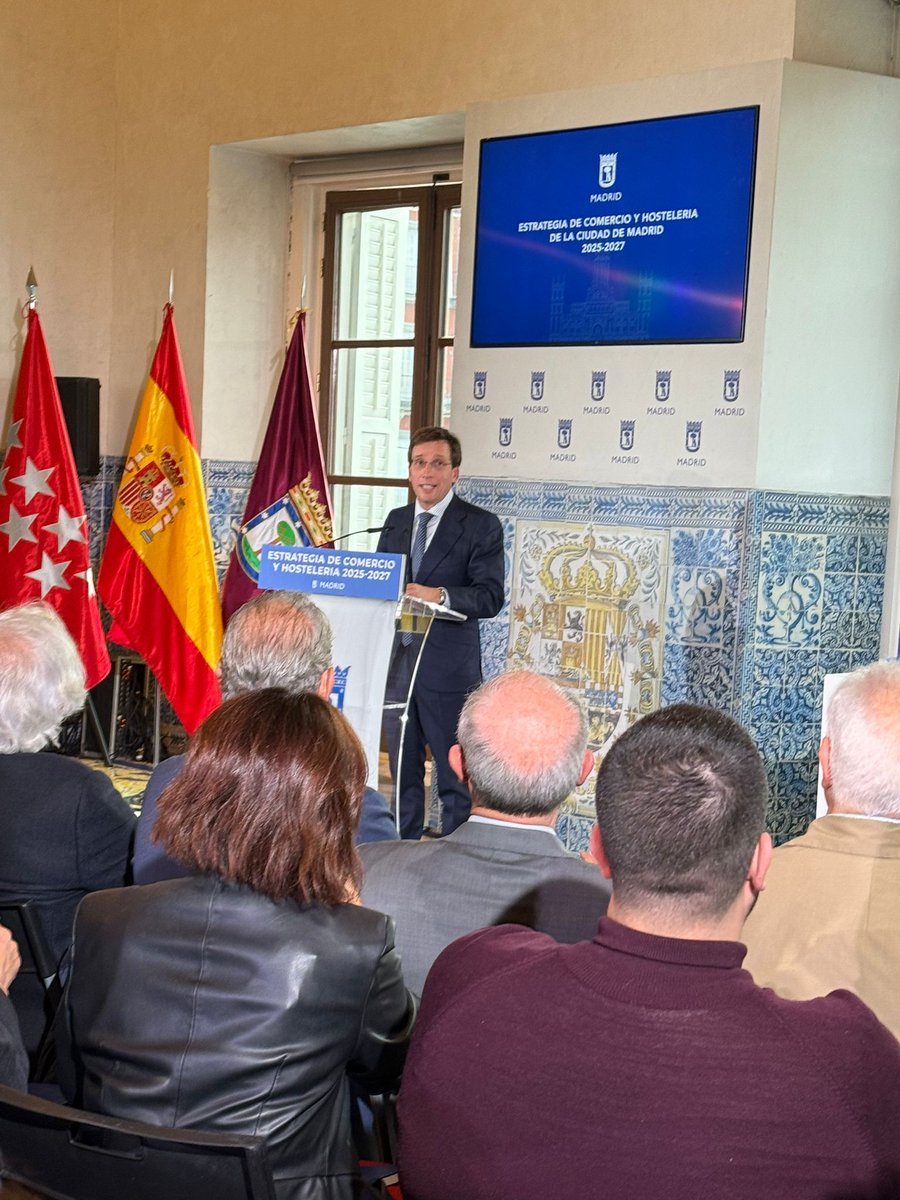 FECOMA en la presentación de la Estrategia de Comercio y Hostelería de la ciudad de Madrid 2025-27, a cargo del alcalde de Madrid🛍️☕
460.000 personas y 20.000 centros forman parte de estos sectores clave.
Objetivos: digitalizar y eliminar trabas para ayudar a las microempresas
