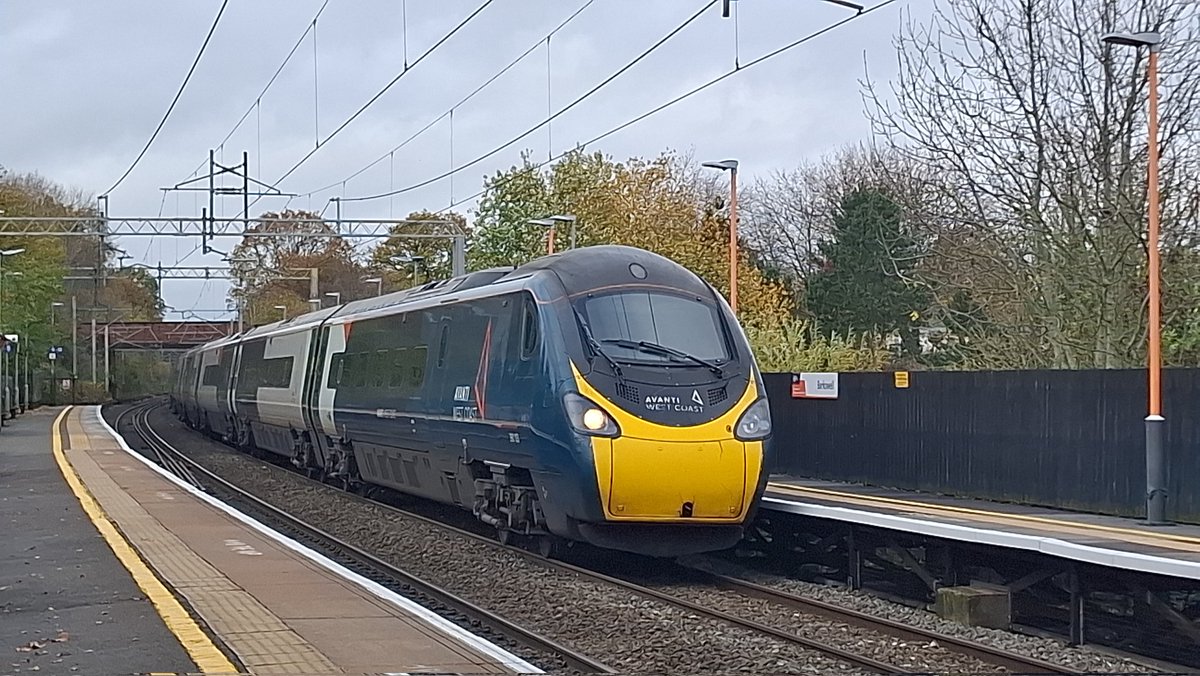 730/2s are out on the London Euston to Birmingham New Street route, which explains why I have come to Berkswell because it's one of the stations I haven't visited yet 

Photos from today