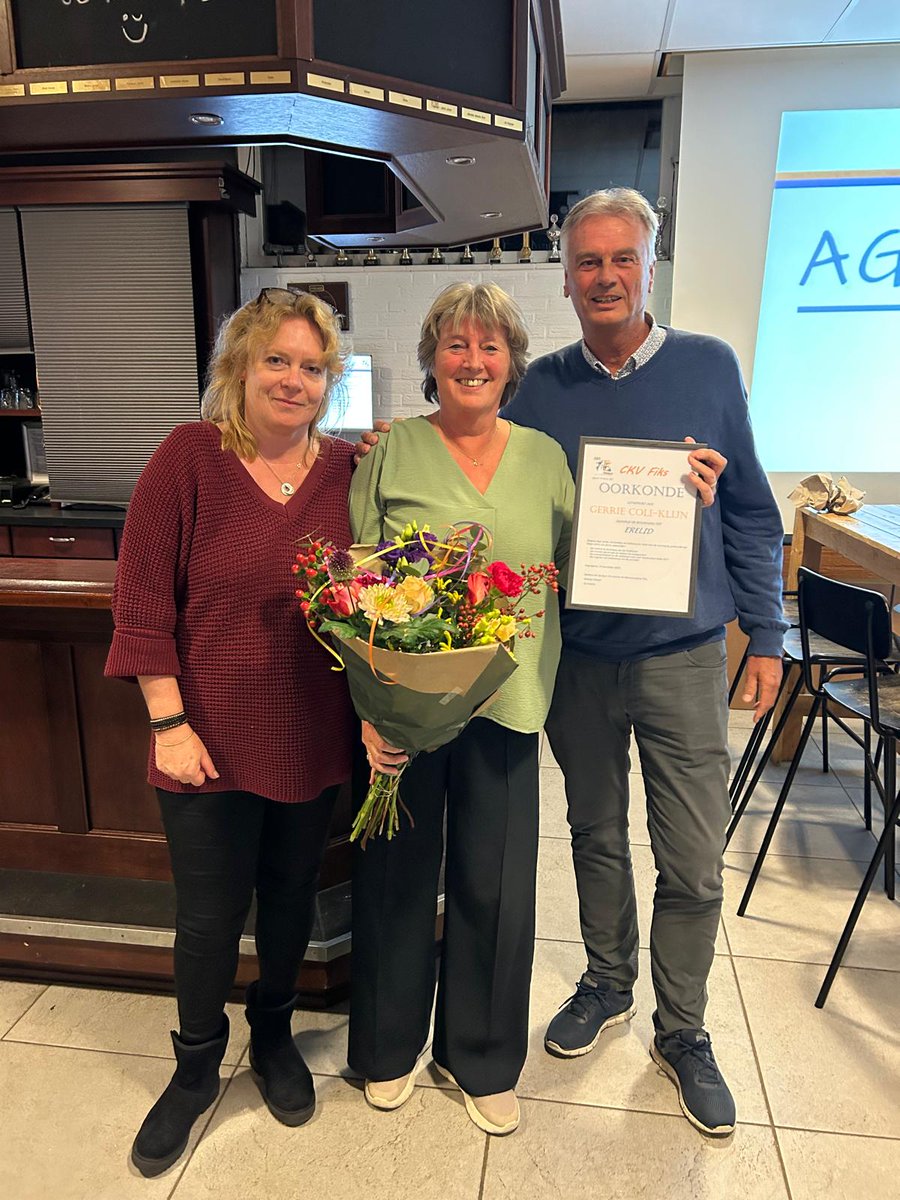Gisteravond is Gerrie Coli benoemd tot erelid van Fiks. Al bijna 50 jaar heeft Gerrie diverse taken uitgevoerd binnen de club. Van harte gefeliciteerd. 
Het bestuur.