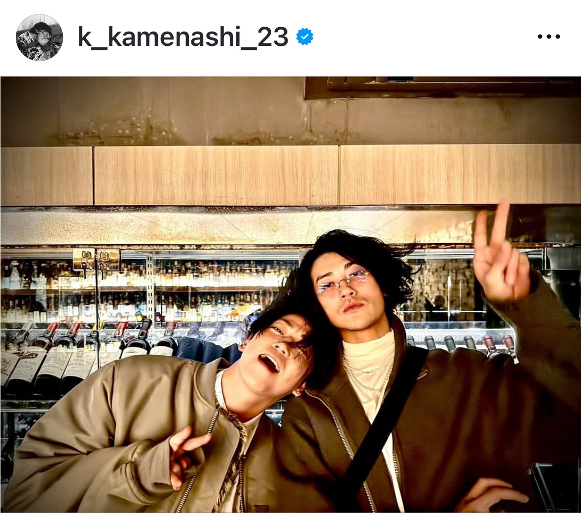 jinjinstory's tweet photo. 仁くんの脱退と同時にハイフンを脱退しましたが
KAT-TUNは全員元KAT-TUNになったし
ハイフンも全員元ハイフンでいいですかー😭
誰担がどうとかもうどうでもよくないですかー😭
こんな写真見せつけられたらねぇ😭
情緒不安定
あつかましくてすみません🙇‍♀️
 #KATTUN
 #ハイフン  #ー https://t.co/IYMkMIjOzZ