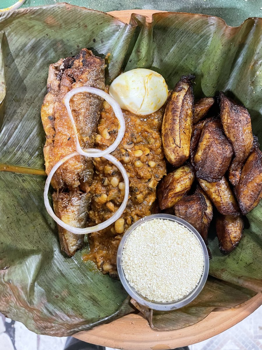 Gobɛ, but it graduated. 🎓
Today’s C-Gold Special at BUS STOP: kɔɔkɔ and beans with extra flavour, extra pride, and zero disappointment 😌🔥