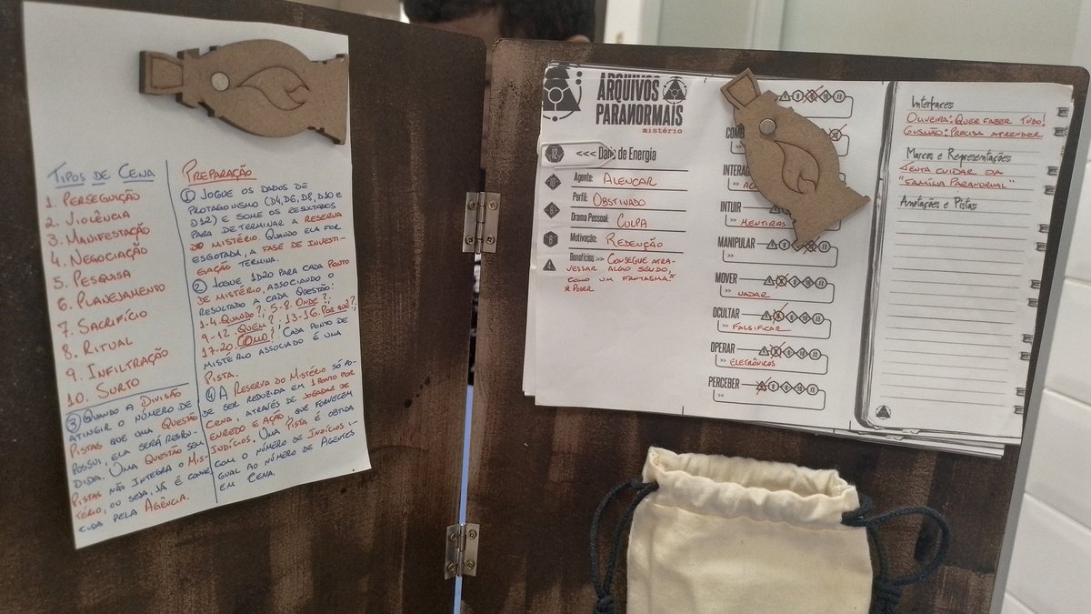 A lembrança do dia é de mais testes de Arquivos Paranormais: Mistério que rolaram na Mararona Nerd 2025 que rolou na Caixa Cultural. 

AP: Mistério já está em desenvolvimento há alguns anos e, se tudo der certo, será concluído em 2026.

Siga as pistas!

#rpg #rpgdemesa