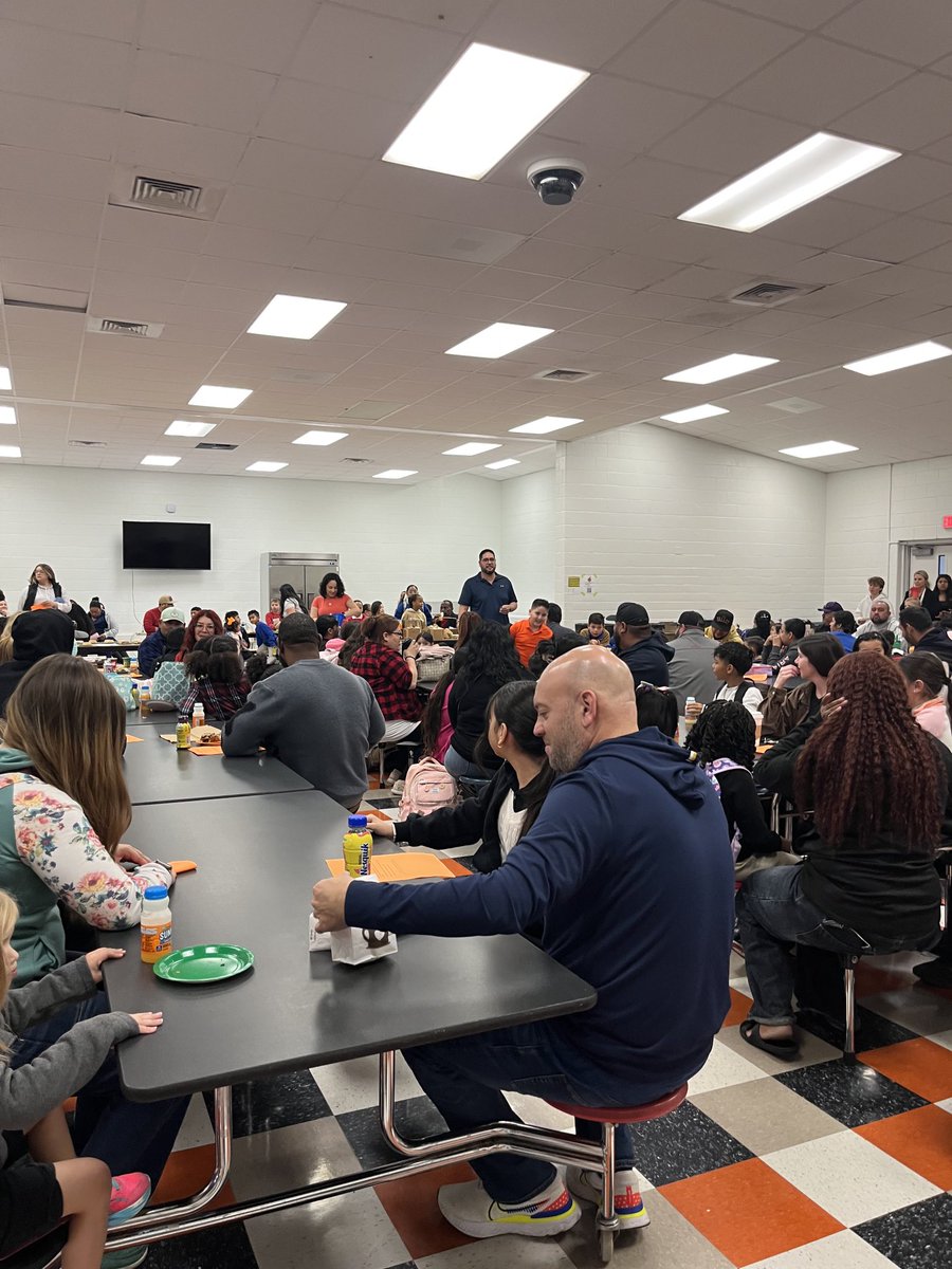 CrobertsMISD24's tweet photo. Donuts with grown ups PTA and Principal building community! Let’s Go Tigers 🐾 https://t.co/SSMie1zv6n