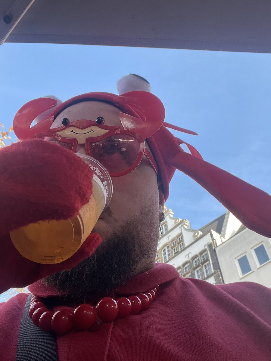 wurde rr auf 50+ geschätzt (wegen 1971 tattoo) das ding ist KOMPLETT over