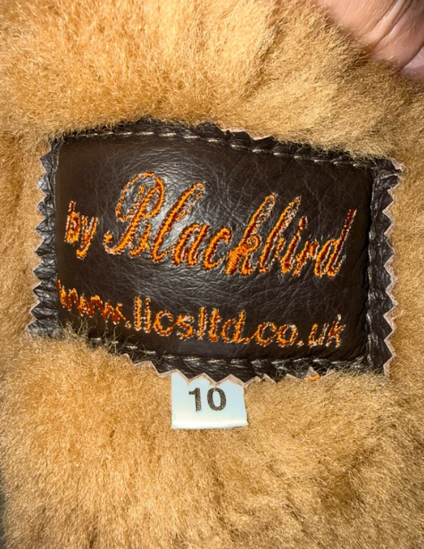 itaintwhywhywhy's tweet image. Long shot, but a mate's wife is selling a couple of these Made In England WW2 Replica Irvin Battle of Britain Flying jackets - brand new for £350 ono
Retweets appreciated
#irving 
#flyingjacket
#battleofbritain
#ww2
vinted.co.uk/items/75236878…