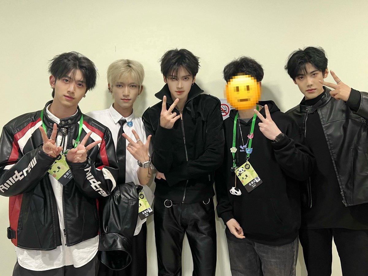 photos with yanan from wonderland music festival 2025 ♡