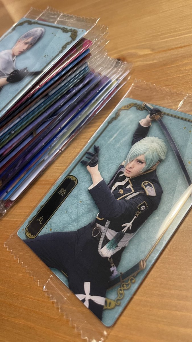 ninben149's tweet photo. なんとか推しの膝丸が引けてよかったけど大���だった🥺売り切れる恐怖とそもそもこの箱にいないのでは？という恐怖とたまりつづけるウエハースの恐怖 https://t.co/8EDdOV5oYg