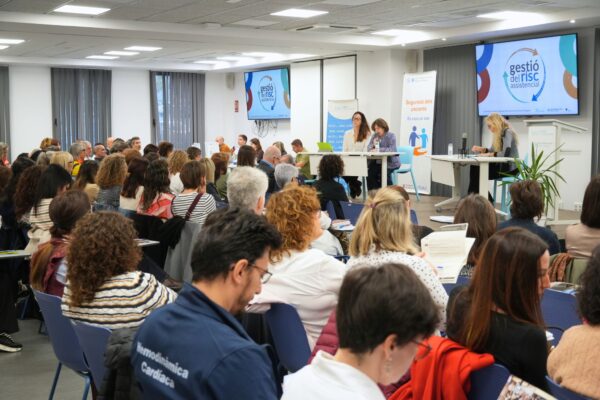 Més de 250 professionals sanitaris comparteixen bones pràctiques de seguretat en l’atenció dels pacients 

S'han presentat experiències i bones pràctiques com la prevenció d'errors d'identificació, la seguretat quirúrgica pediàtrica, l'ús segur de la medicació👇
