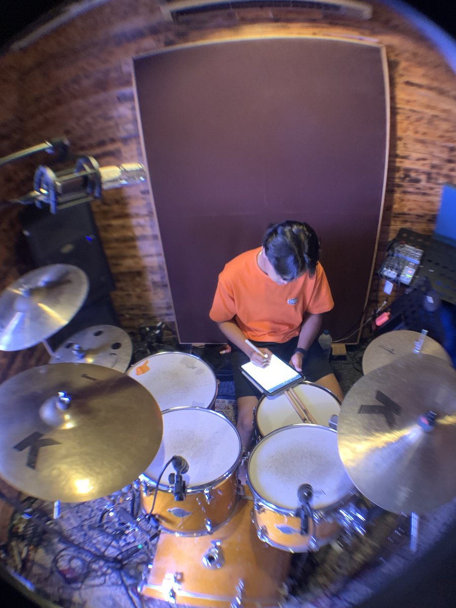 Konsert Karnival Jomheboh Pulau Pinang rehearsal session

Music director / Keyboardist : Johan John 
Guitarist : Shah Reezal
Bassist : Kabung
Drummer : Daniel Saha

Engineer : Zakwan / Azri Kirk
Studio : JK Musicvibe