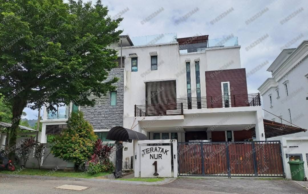 FaktaBukanAuta's tweet photo. Rumah Rebecca Nur Islam akan dilelong oleh bank esok 12 Nov.

Bank value RM4.5 juta, harga lelong esok RM2.9 juta.

Rumah 3 tingkat, ada pool, terletak di Ampang.

Siapa nak rasa dok rumah artis boleh try. https://t.co/KcEs1dtkfD