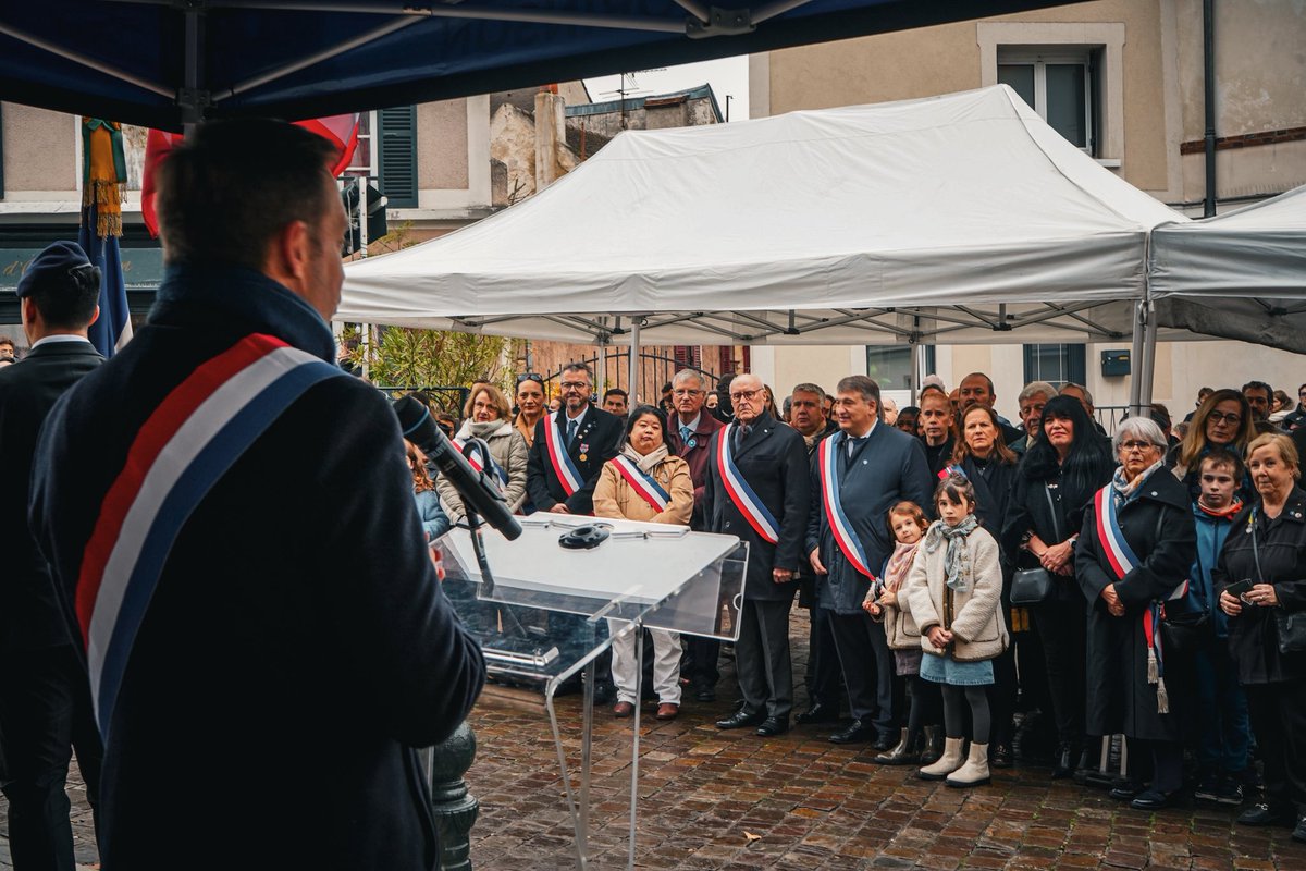 Moment fort en émotions au Plessis-Robinson en rendant hommage aux soldats morts au champ d’honneur lors de la Grande Guerre.

N’oublions jamais cette soif de Liberté qui animait l'occident le 11 novembre 1918.

Nul ne peut ignorer le prix de la paix, chérissons-la.
