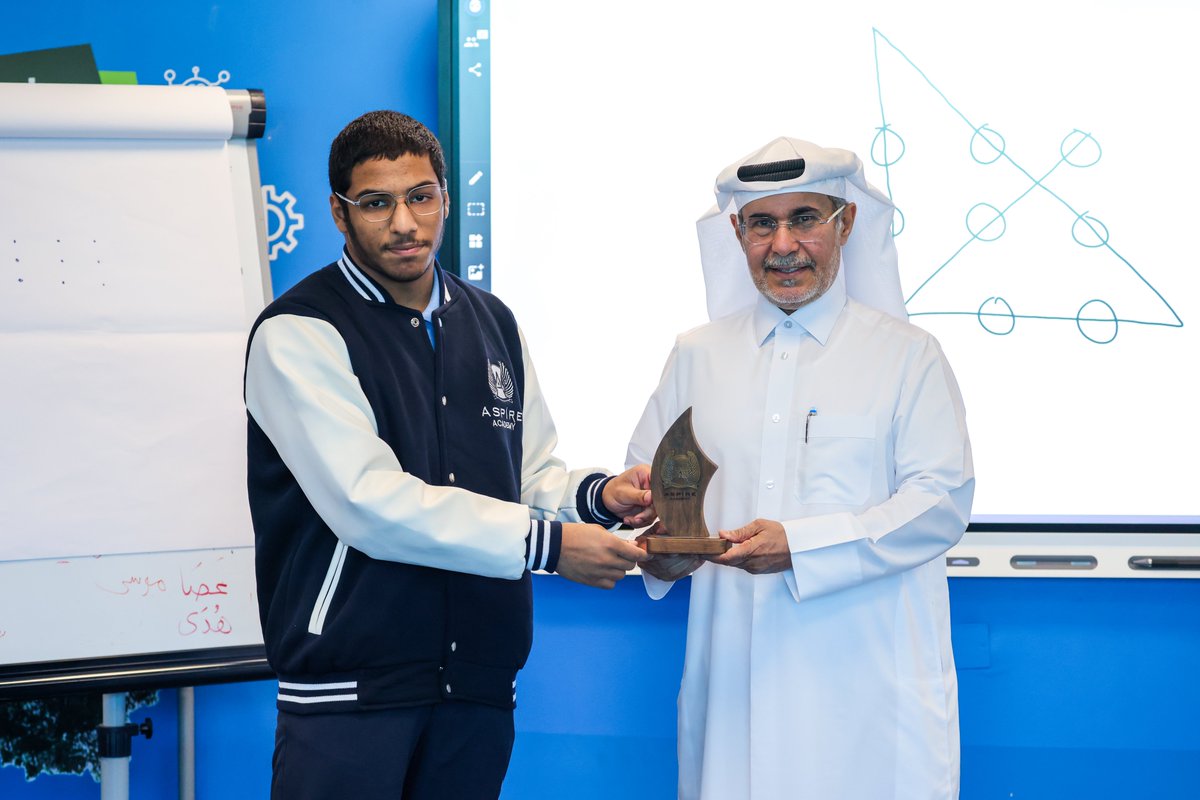 Aspire_Academy's tweet image. 🌟 مصدر الإلهام - Source of Inspiration 🌟

لقاء مميز جمع طلا بنا الرياضيين القادة بالسيد علي سالم عفيفة نائب مدير عام أكاديمية أسباير، للاستفادة من خبراته الطويلة وقصص النجاح والنصائح التي راكمها حول معنى القيادة الحقيقية 💪

#AspireAcademy #Leadership #StudentAthletes