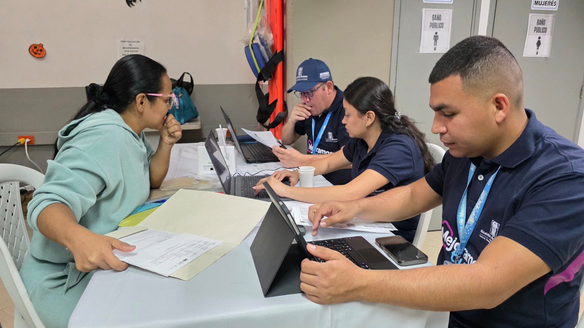 FicoGutierrez's tweet image. 🏡 Transformar hogares es transformar vidas.

Del 12 al 14 de noviembre, los esperamos en el Centro de Desarrollo Social Los Mangos en Villa Hermosa con la jornada de habilitación de mejoramientos de vivienda de 9:00 a. m. a 4:00 p. m.

En la Alcaldia de la Gente apoyamos a los…