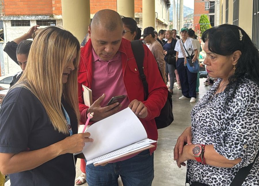 FicoGutierrez's tweet image. 🏡 Transformar hogares es transformar vidas.

Del 12 al 14 de noviembre, los esperamos en el Centro de Desarrollo Social Los Mangos en Villa Hermosa con la jornada de habilitación de mejoramientos de vivienda de 9:00 a. m. a 4:00 p. m.

En la Alcaldia de la Gente apoyamos a los…