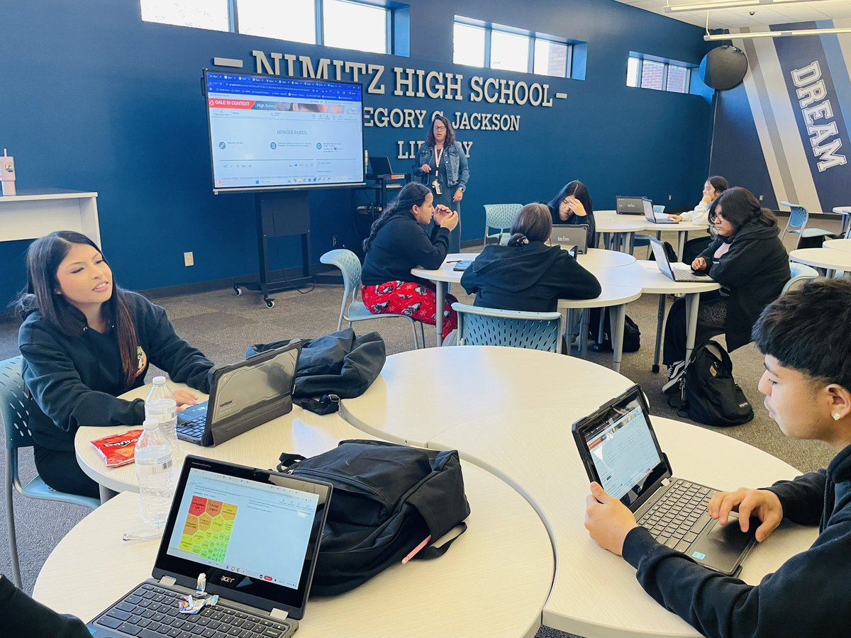 IrvingLibraries's tweet image. Empowering future-ready learners! 🌟@NimitzLibrary guided @NimitzVikings students in using Britannica, WorldBook &amp;amp; Gale to research, cite, &amp;amp;evaluate credible sources—then create digital projects in @BookCreatorApp. Building #CCMR, #DigitalLiteracy, &amp;amp;confidence 1️⃣ skill at a time!