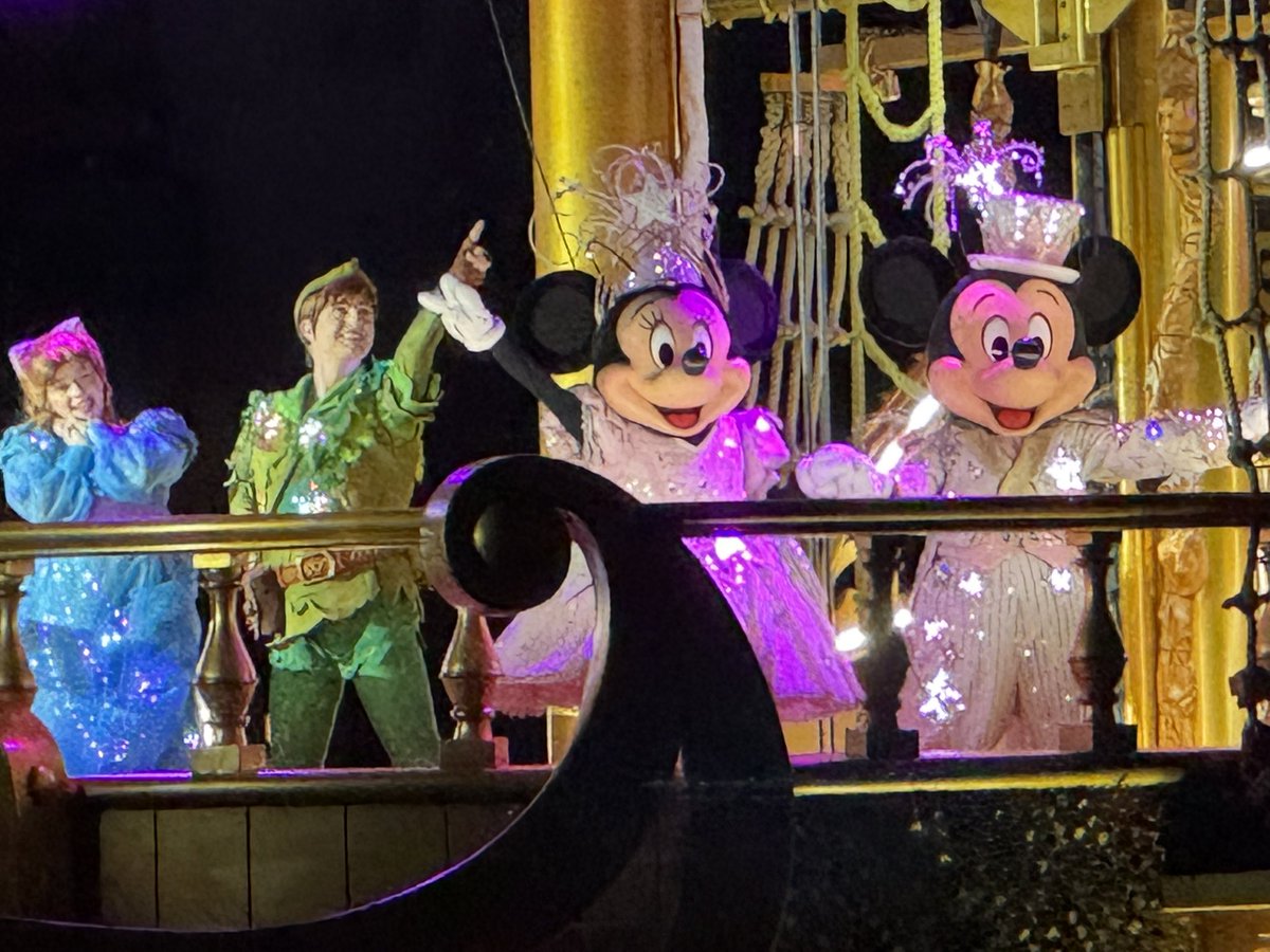 D39573242's tweet photo. 今日は海にインして1年ぶりのクリスマスハーバーグリ見れたけどいつ見てもいいね👍
ビリーヴも安定によかったよ！
ビリーヴは今日で3周年だったけど3周年のビリーヴは強風でパイロなしの打ち上げなしバージョンでした😭 https://t.co/onGNVe9ef4