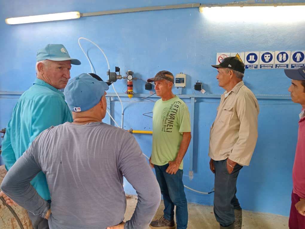 EAACSantaMaria's tweet photo. Capacitación a los operadores de estación de bombeo sobre sistema de cloro gas, desarrollado en la estación de bombeo El Caney. Empresa de Acueducto y Alcantarillado Cayo Santa María. https://t.co/ULLAf8l1mP