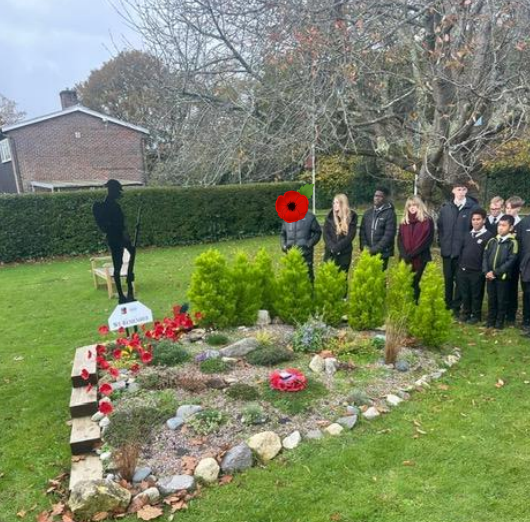 Noadswood_Sch's tweet photo. Our military students led a moving Remembrance Day service, laying our wreath and reading 'In Flanders Fields'. We were honoured to have Corporal Ralph Joseph leading our two minutes silence.
🌺 https://t.co/qzNTshvYRM