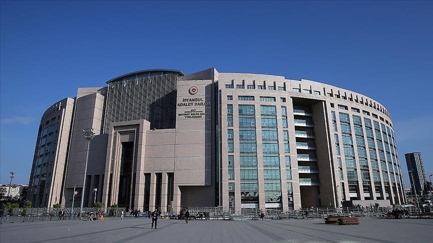 anadoluajansi's tweet photo. İstanbul Cumhuriyet Başsavcılığı, “İmamoğlu çıkar amaçlı suç örgütü” soruşturmasına ilişkin iddianameyi tamamladı

Başsavcılıktan yapılan açıklamaya göre:

📌 Soruşturma kapsamında 105'i tutuklu 402 şüpheli hakkında iddianame hazırlandı. İmamoğlu’nun toplam 142 eylemle ilgili cezalandırılması talep edildi

📌 İddianamede, 143 eyleme ilişkin kamu zararının suç tarihleri itibarıyla yaklaşık 160 milyar TL ve 24 milyon ABD doları olduğu belirtildi

📌 İmamoğlu hakkında doğrudan “örgüt kurma”, “rüşvet” (12 kez), “suç gelirlerinin aklanması” (7 kez) ve “kamu kurum ve kuruluşları zararına dolandırıcılık” (7 kez) suçlarından cezalandırma talep edildi

📌 Ekrem İmamoğlu’nun örgütün kurucusu ve elebaşı olarak yer aldığı iddianamede, Fatih Keleş, Murat Ongun, Ertan Yıldız, Murat Gülibrahimoğlu, Adem Soytekin ve Hüseyin Gün’ün örgüt yöneticileri arasında yer aldığı kaydedildi

📌 İddianamede, İmamoğlu'nun, "Örgüt kurma, rüşvet, dolandırıcılık, ihaleye fesat karıştırma, suç gelirlerini aklama, kişisel verileri yayma" suçlarından 2430 yıla kadar hapsi istendi

https://t.co/vQbS7lYnuB
