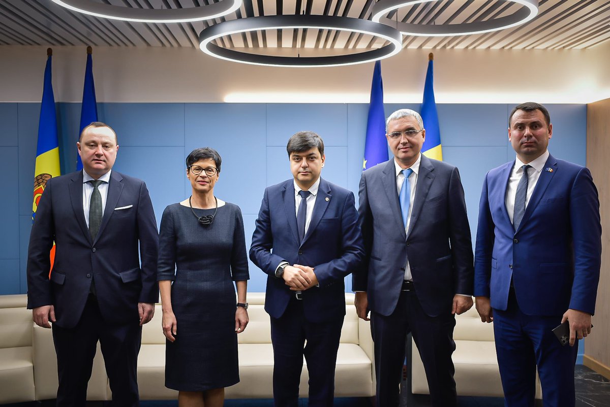 Moldova is on track to join the EU.

Now is the time to accelerate reforms &amp; fulfill the high ambitions.

Moldovans voted loud &amp; clear for their rightful place in Europe.

5 times in 5 years.

Today is the moment to unite &amp; build a national consensus to deliver on this promise.