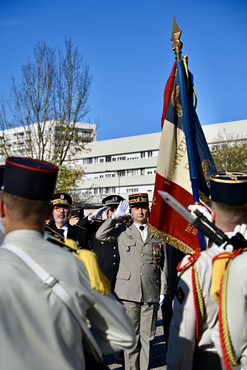 RICM_off's tweet image. À 11h00 ce 11 novembre, date de l’armistice de la 1ère guerre mondiale, le RICM était présent aux Couronneries pour honorer la mémoire des hommes et femmes morts pour la France.
#DevoirDeMémoire #11Novembre #RICM #Poitiers #VotreHistoireNotreHistoire