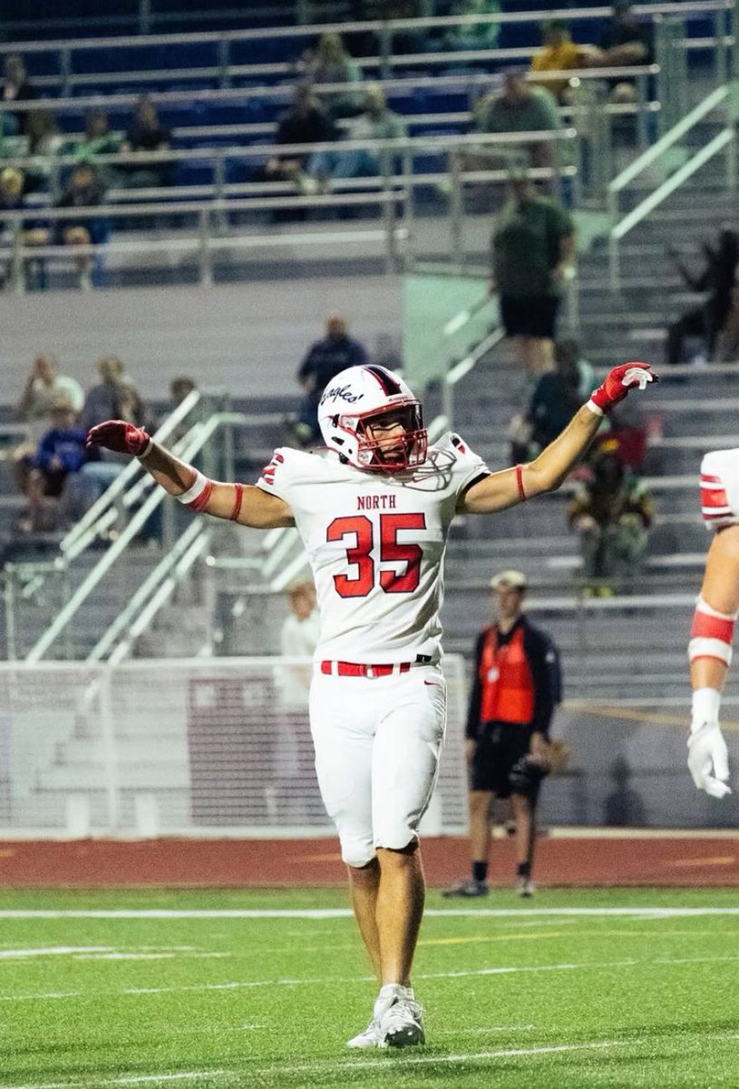 6’1 
190 lbs 
40 yd dash- 4.70
Standing vertical- 32
Uncommitted senior ! 
Lookin for a place to call 🏠 and put some work in.!
<a href="/SeanSeanx35/">Sean Richardson</a> <a href="/RampyLuke/">Luke Rampy</a> <a href="/ONeaglesFB/">Olathe North FB</a> <a href="/Chris_Reeves08/">Christopher Reeves</a> 
<a href="/SwedesDC/">Coach Josh Seybert</a>