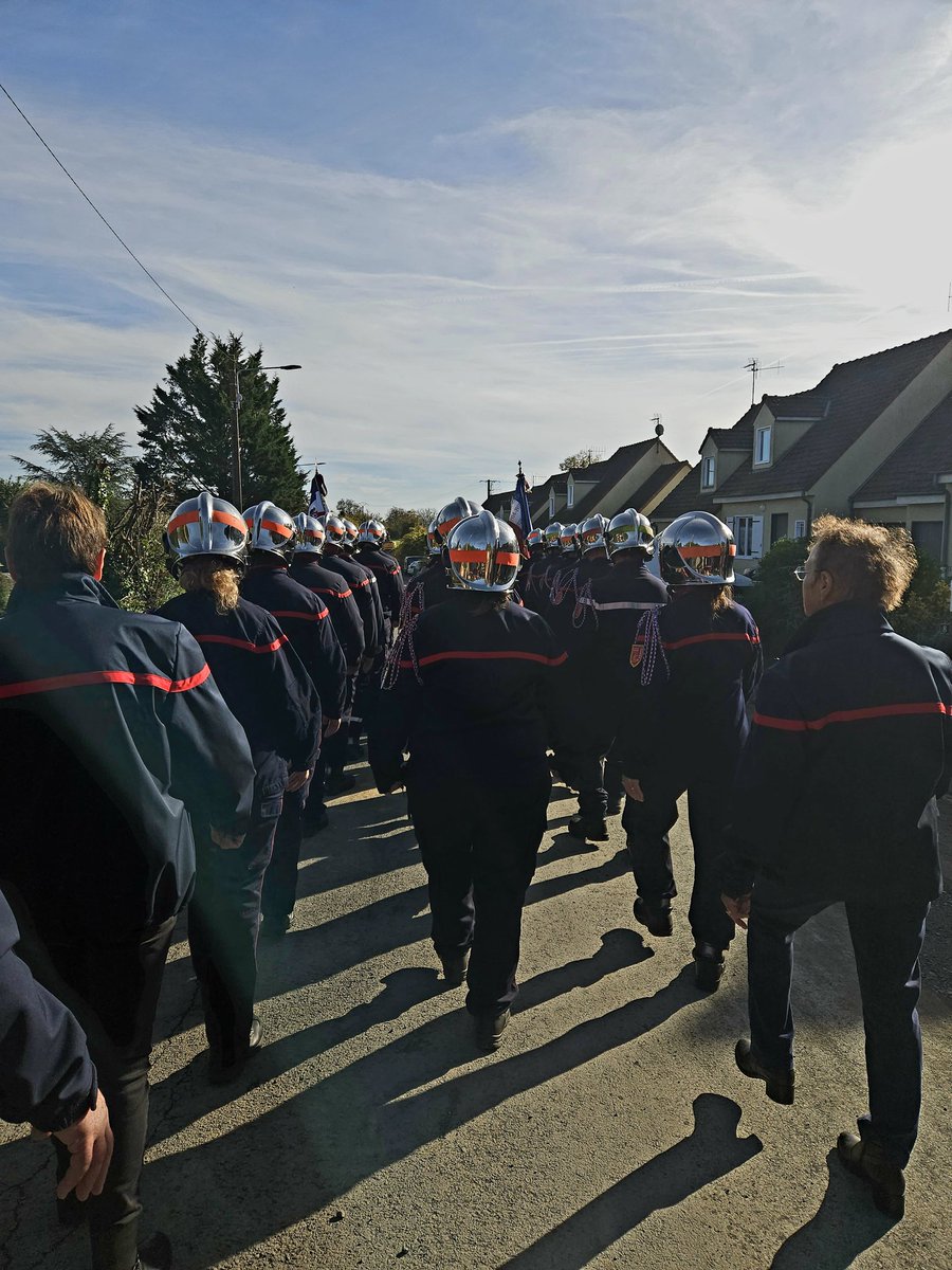 Émotion et recueillement ce matin à Pleumartin pour honorer celles et ceux qui ont donné leur vie pour la France. 

Le devoir de mémoire nous unit et nous engage, aux côtés des habitants, pompiers, gendarmes, de la fanfare et de Military 86.
