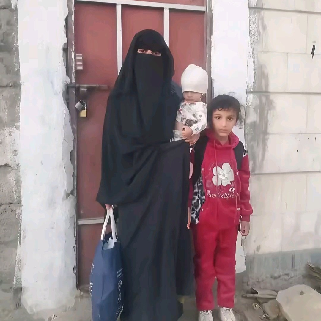 يارب يالله سخرلنا اهل الخير يساعدونحن من وين نجيب  الاكل يالله والله والله مامعنا حت كيلو طحين بلبيت اسالك بلله ساعدونحن والله اكتب لكم هاذالرساله ونحن نبكي واقسم بلله رحنا بيت الجيران ندور غدا اسالكم بلله ساعدونحن هادارقمنا+967736637932 لمن يحب ينقذ حياتنا واقسم بلاه ايتام نحن