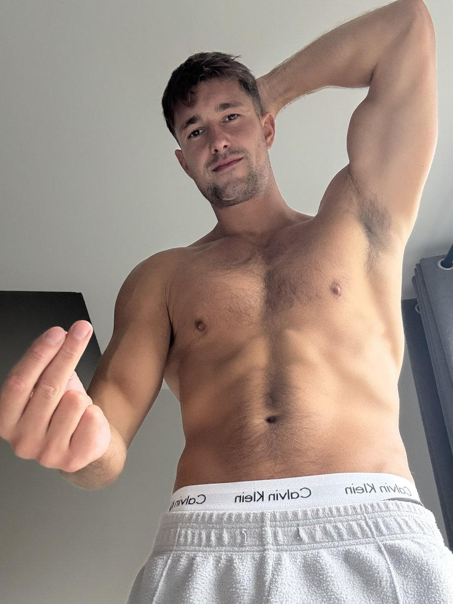 Big gym sesh smashed.

Now take a whiff of that pit &amp; indulge yourself into my alpha perfection.