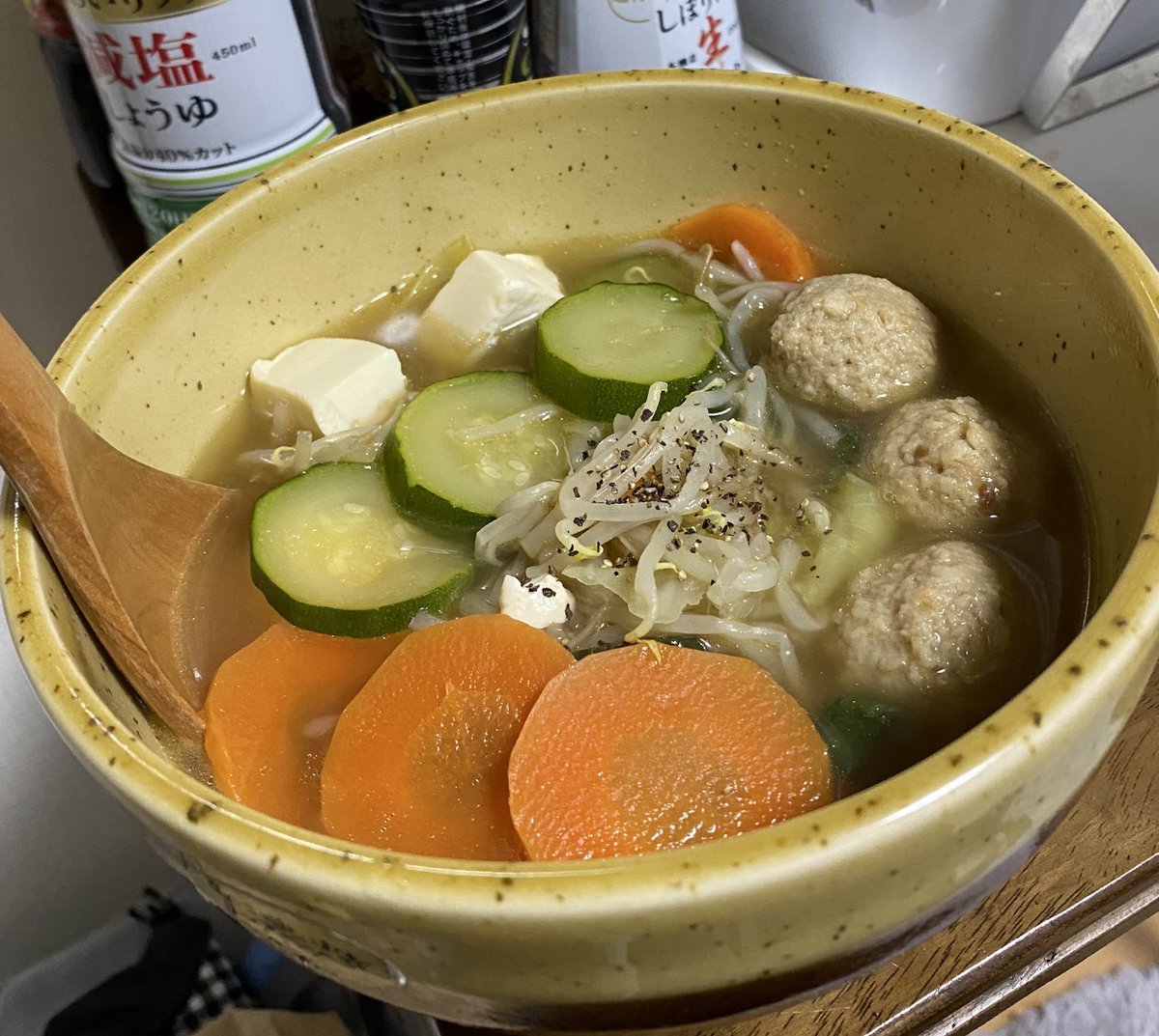 John51_1089's tweet image. 夕飯ごはん
☆ズッキーニ🥒豆腐鶏団子の野菜鍋
#夕飯 #野菜 #鍋パ