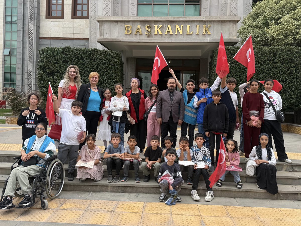 avbilaluludag's tweet photo. Seyhan Gençlik Merkezi Gülbahçesi genç ofiste eğitim gören çocuklarımızı, Ferdi Tayfur Sanat Merkezi ve Müzemizde misafir ettik.
Onlarla birlikte sanatla, sevgiyle ve tebessümle dolu bir gün geçirdik.🎨🎬

#SarıçamBelediyesi
#BilalUludağ
#FerdiTayfurSanatMerkeziVeMüzesi
#SevgiEvleri
#GeleceğeYatırım