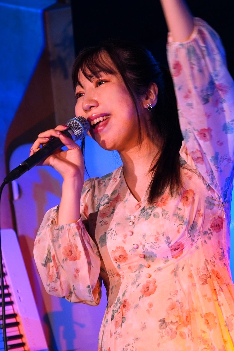 4.risaさん
「6th anniversary of 愛だ！」
池袋Living bar FI5VE 令和7年11月10日

#risa (<a href="/risawachokosuki/">risa💗🎹🎤🎶🐴💖✨</a>)
#FI5VE (<a href="/Hiroaki5Sei/">FI5VE瀬井広明</a>)