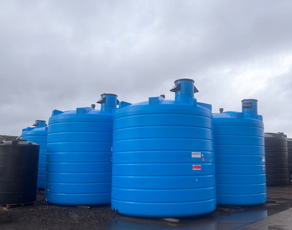 Enduramaxx's tweet image. A bold presence on site.
These 30,000L boat blue tanks are designed to work hard, withstand the elements, and deliver reliable performance year after year.
Strength you can see. Reliability you can trust.
eu1.hubs.ly/H0pwSqF0
#Enduramaxx #IndustrialStorage #BuiltForWork