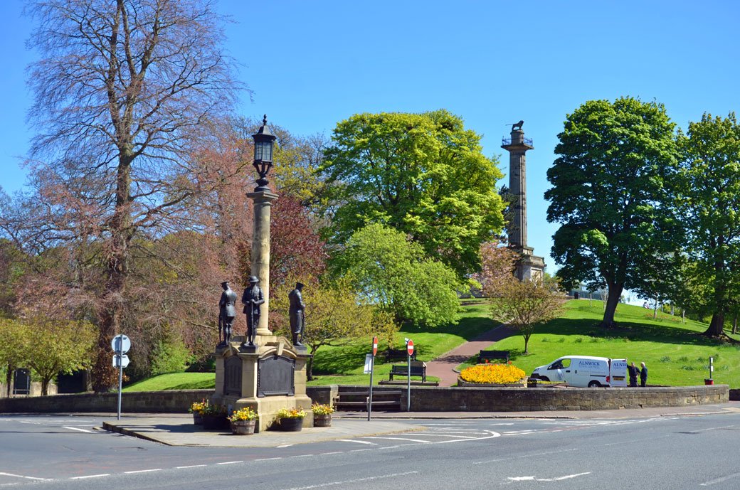 TyneSnapper's tweet image. #Alnwick Alnwick War Memorial, Grade II Listed memorial to those killed in the First and Second World War's together with Korea and Northern Ireland. Unveiled on this day 11th November 1922 by the Duke of Northumberland. More @ flic.kr/s/aHskY4MFmU
