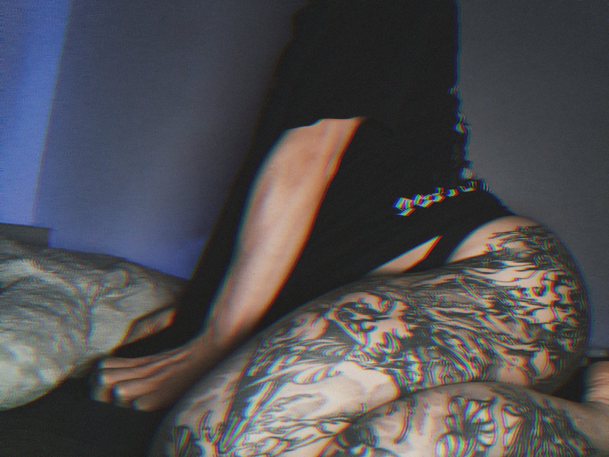 𝖒𝖔𝖓𝖘𝖙𝖊𝖗𝖜𝖍𝖎𝖙𝖊𝖎𝖘𝖘𝖚𝖊𝖘𝖌𝖎𝖗𝖑 tweet media