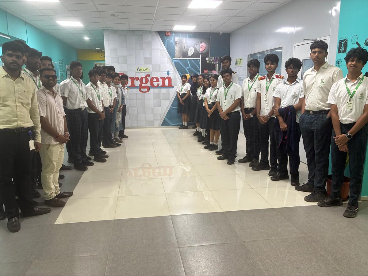 ibsc_skill's tweet image. Students from @Greendale_IS had the opportunity to explore various departments, including 3D printing, biomaterials, #medical #device testing, thereby exploring their understanding of the #MedTech industry during their #industrial visit. #FutureLeaders #Innovation #HealthTech