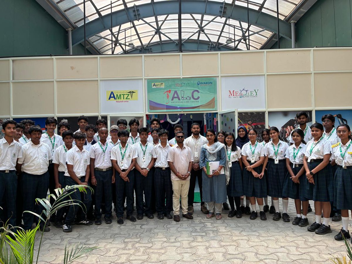 ibsc_skill's tweet image. Students from @Greendale_IS had the opportunity to explore various departments, including 3D printing, biomaterials, #medical #device testing, thereby exploring their understanding of the #MedTech industry during their #industrial visit. #FutureLeaders #Innovation #HealthTech