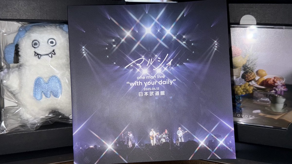 shujioooccc's tweet image. しゅうじさんのギターソロで何回も泣いた😭💕いつもいちばんかっこいいギターを届けてくれてありがとうございます

このアルバムや映像を制作するにあたってたくさんの方々が携わっただろうなと思い涙😭ありがとうございます🙏🏻
牙の映像化もありがとうございます好きだぁぁ #マルシィ #Flavors