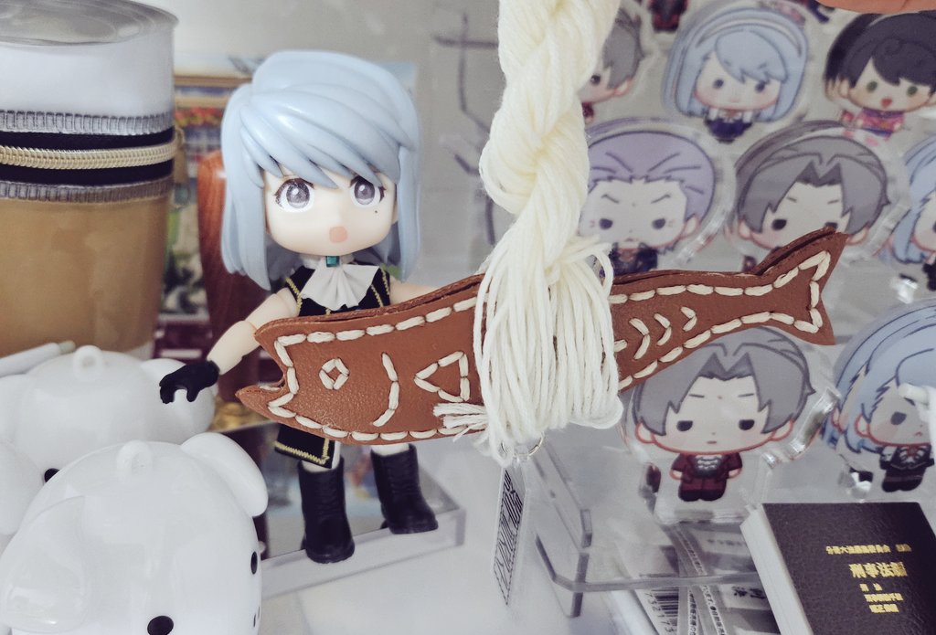 한반도 민간신앙 출신 거대생선(제조시간: 3시간)이 눈앞에 나타나자 놀라고 마는 아기사슴소녀검사