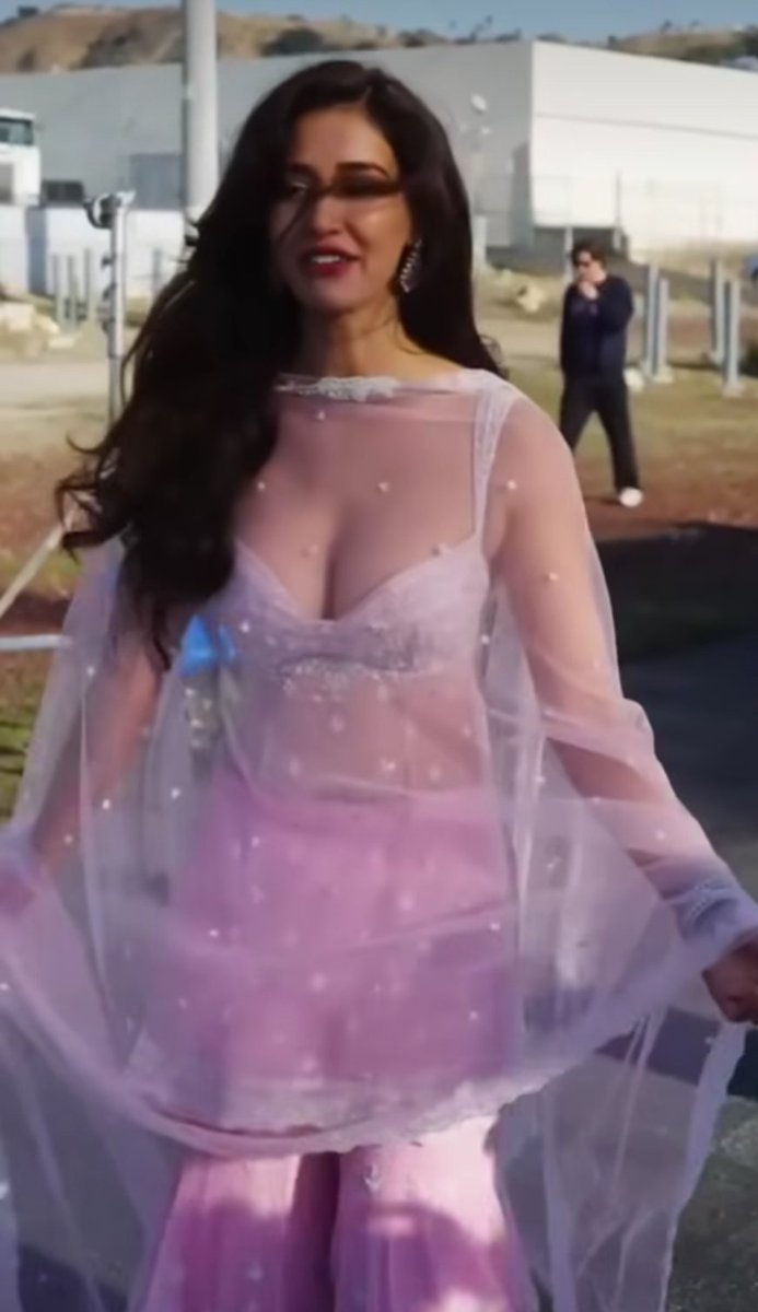 मोदी जी के हाथ में देश उतना ही सुरक्षित है जितना दिशा पटानी के चुन्नी में इसकी इज्जत
#DelhiCarBlast  #मेरा_वोट_NDA_को