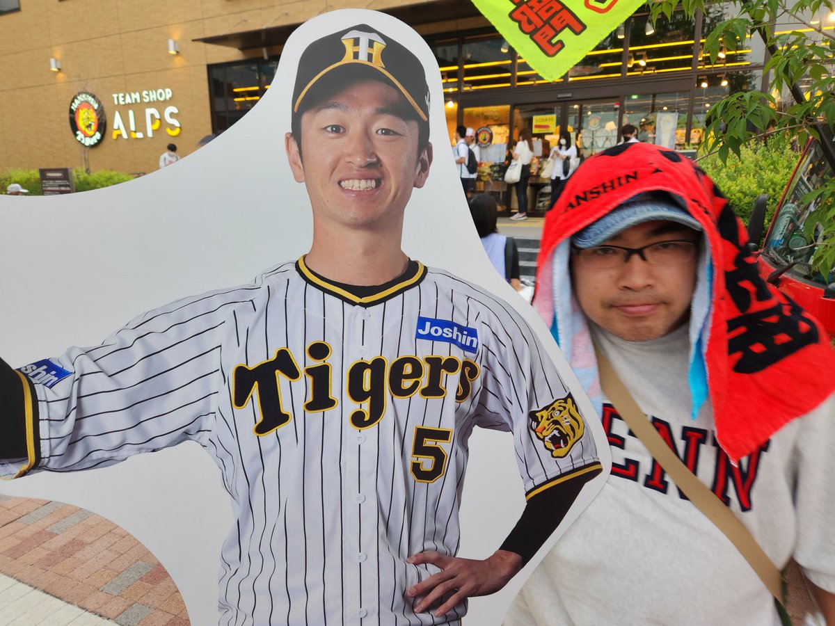 近本選手
阪神でプレーすることを選んでくれた

嬉しい！！

ファンとしては阪神にいてくれることを当たり前と思わずに
もっともっと応援しないといけない！
今日はゆっくり寝れる