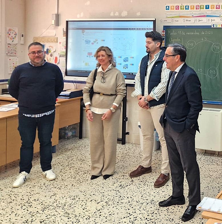 El DT de <a href="/EducaAnd/">Consejería Desarrollo Educativo y FP</a>, <a href="/Miguel_Briones_/">Miguel Briones</a>, ha visitado el CEIP #Nescania acompañado por la alcaldesa de <a href="/Valle_Abdalajis/">Ayuntamiento Valle de Abdalajís</a>, Virginia Romero. Este centro educativo cuenta con una nueva aula específica con aseo adaptado que ha supuesto una inversión de 40.000 euros.