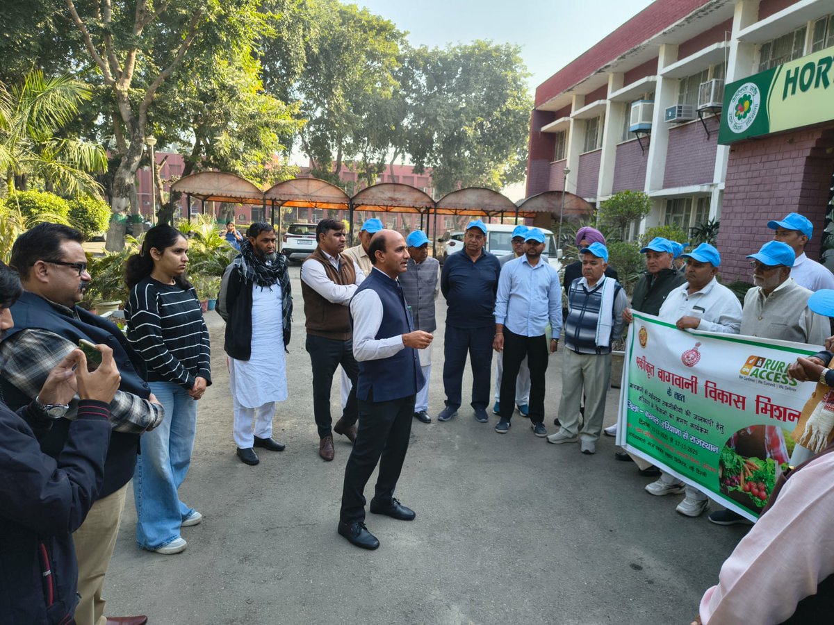HTIKarnal's tweet photo. HTI karnal conduct one week Exposure visit of farmers &amp;  Dr. Billu Yadav, JDH cum Principal flag off  20 Horticulture Progressive Farmers from Distt. Karnal to Rajasthan  for learning new technology in Horticulture Sector . 
 @horticulturehry https://t.co/hfeHDVMwCZ