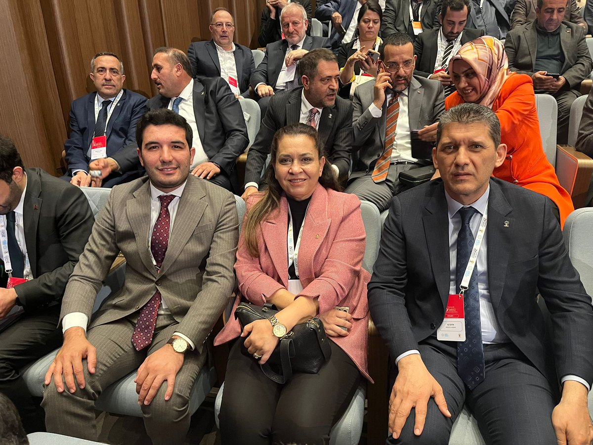 GlinZboz's tweet photo. 📍Ankara

İl Başkanımız Ali Çetin ve İl Gençlik Kolları Başkanımız Niyazi Alkan ile Cumhurbaşkanımız ve Genel Başkanımız Sayın Recep Tayyip Erdoğan’ın (@RTErdogan ) teşrifleri ile gerçekleşen ‘Medeniyetimizde Şehir ve Mekân Temalı Şehircilik Zirvesi’ne katıldık.

@tugbaisikercan 
@alicetin_07