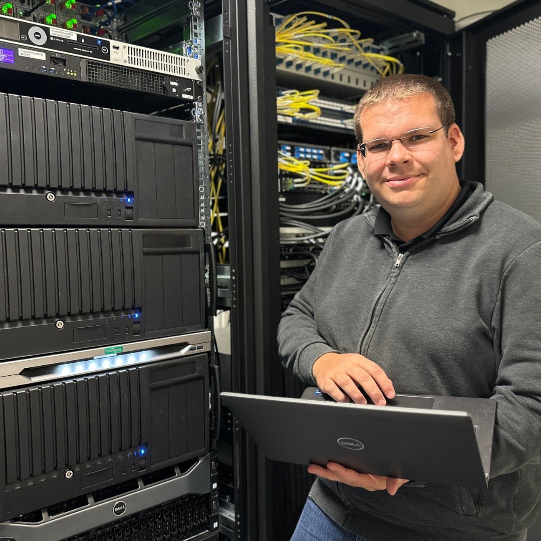 🎙️ Im Gespräch mit KI-Experten Clemens: Wie gelingt sicherer On-Premise-KI-Betrieb? Welche Hardware lohnt sich wirklich? Und warum klare Anforderungen entscheidend sind. 💻
➡️ Zum Interview: rubicon.eu/rubicon-blog/d…